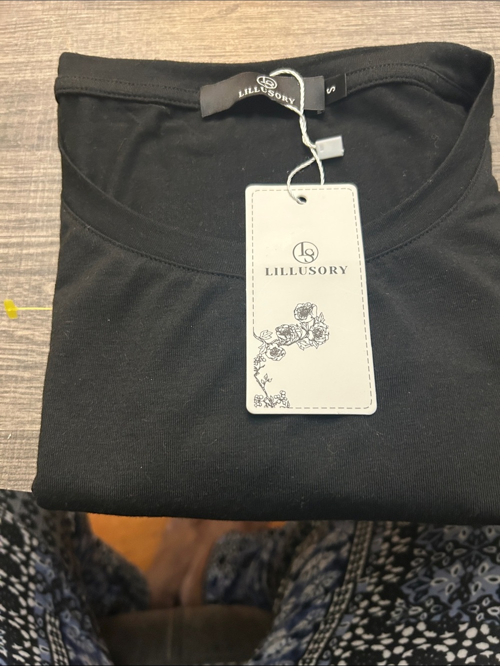 Lillusory Men’s Black Crew Neck Shirt